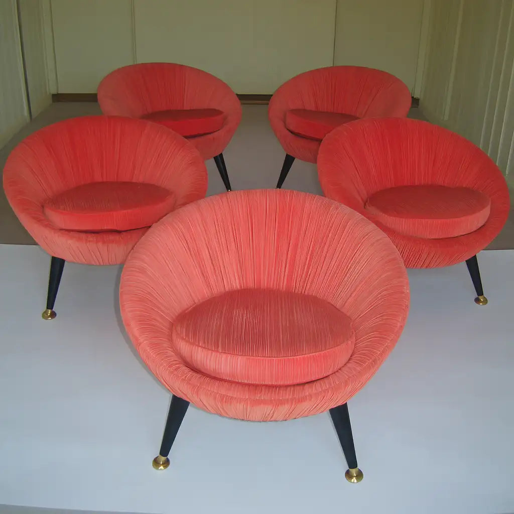 Poltrona dalla forma compatta, rosso, per la casa